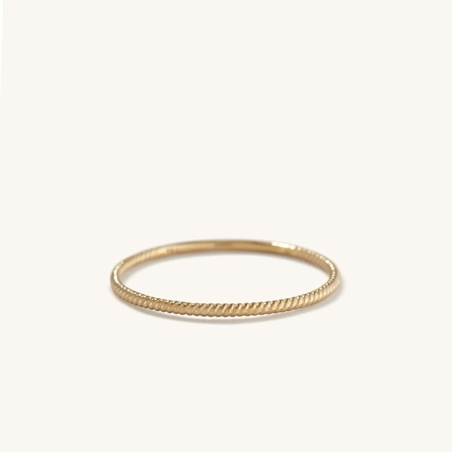 Twist_ring_yg_hero_0195.webp?v=1668586116